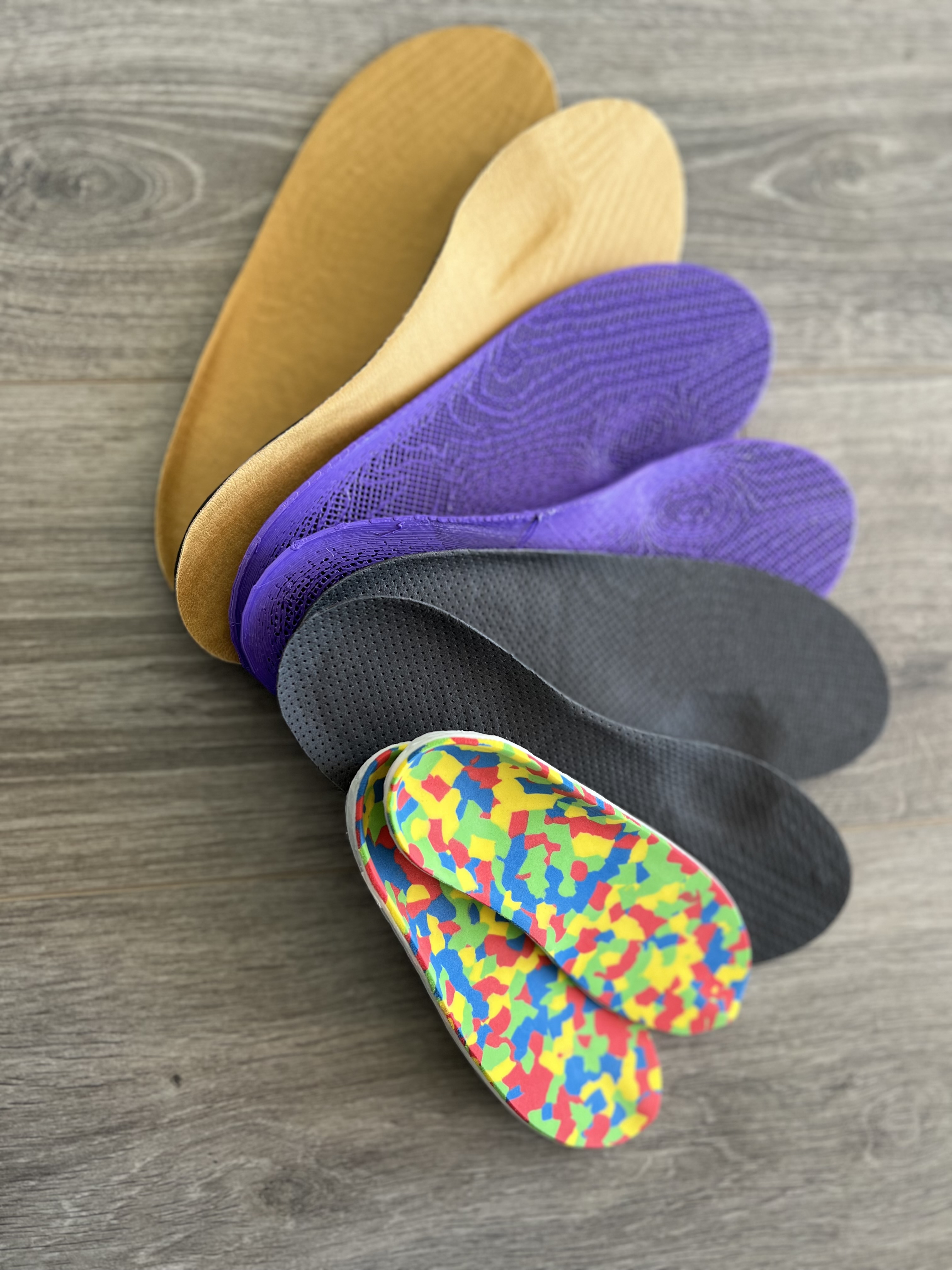 Conjunto de palmilhas apresentadas em forma de leque